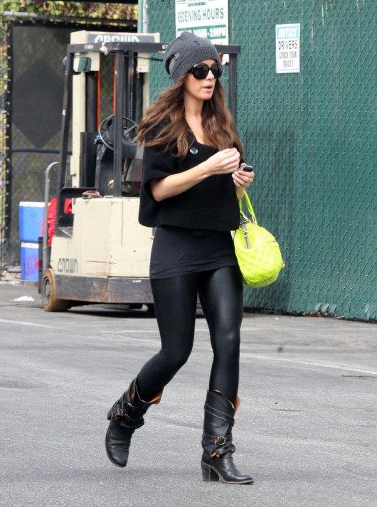 Kate Beckinsale does it best Her laid back look is perfect for fall